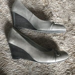 Gray ballerina wedge